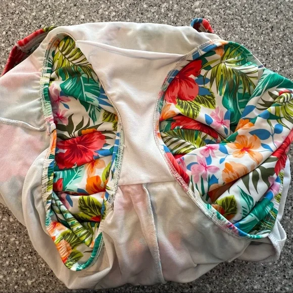 Time and Tru Size 1X floral swimsuit - Picture 4 of 4